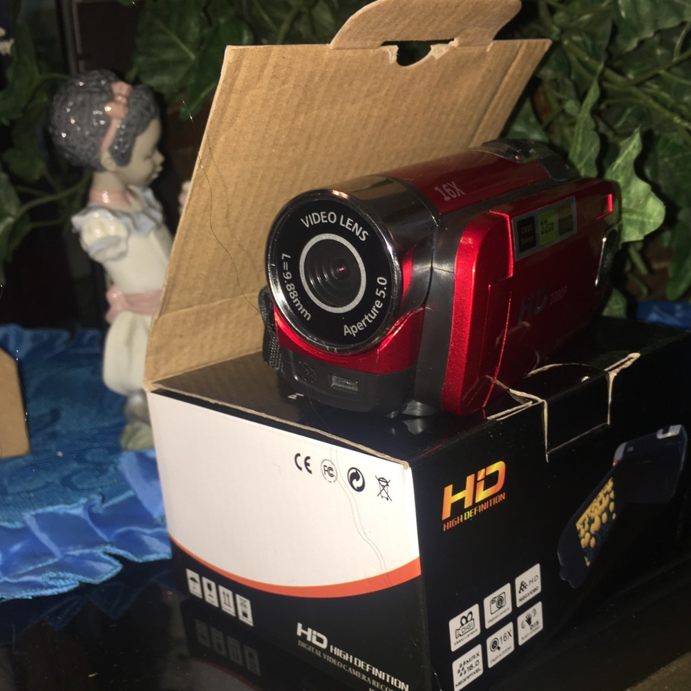 Video Camera - Picture 3 of 5